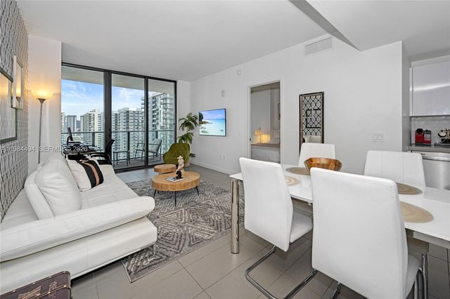 1600 NE 1st Ave 2809, Miami, FL 33132