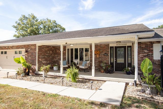 8560 N Lakewood Place, West Terre Haute, IN 47885