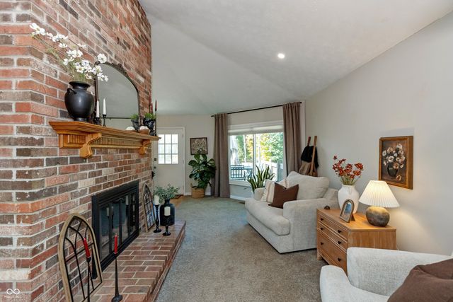 8560 N Lakewood Place, West Terre Haute, IN 47885