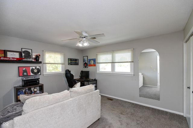 8560 N Lakewood Place, West Terre Haute, IN 47885