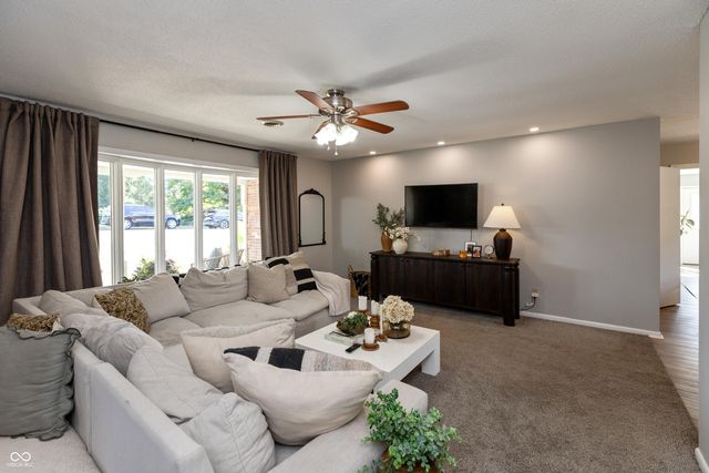 8560 N Lakewood Place, West Terre Haute, IN 47885