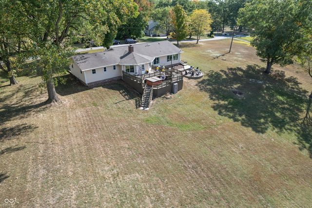 8560 N Lakewood Place, West Terre Haute, IN 47885