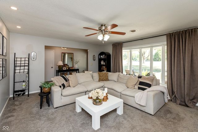 8560 N Lakewood Place, West Terre Haute, IN 47885