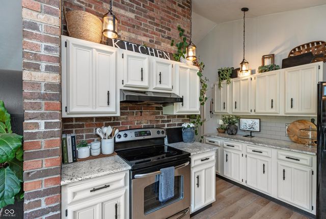 8560 N Lakewood Place, West Terre Haute, IN 47885