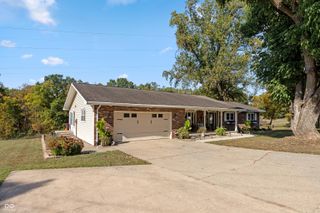 8560 N Lakewood Place, West Terre Haute, IN 47885