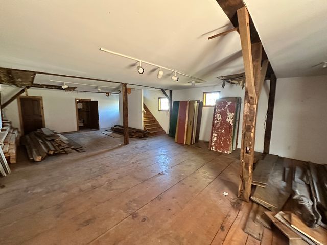 27 Middle Quarter Road, Woodbury, CT 06798