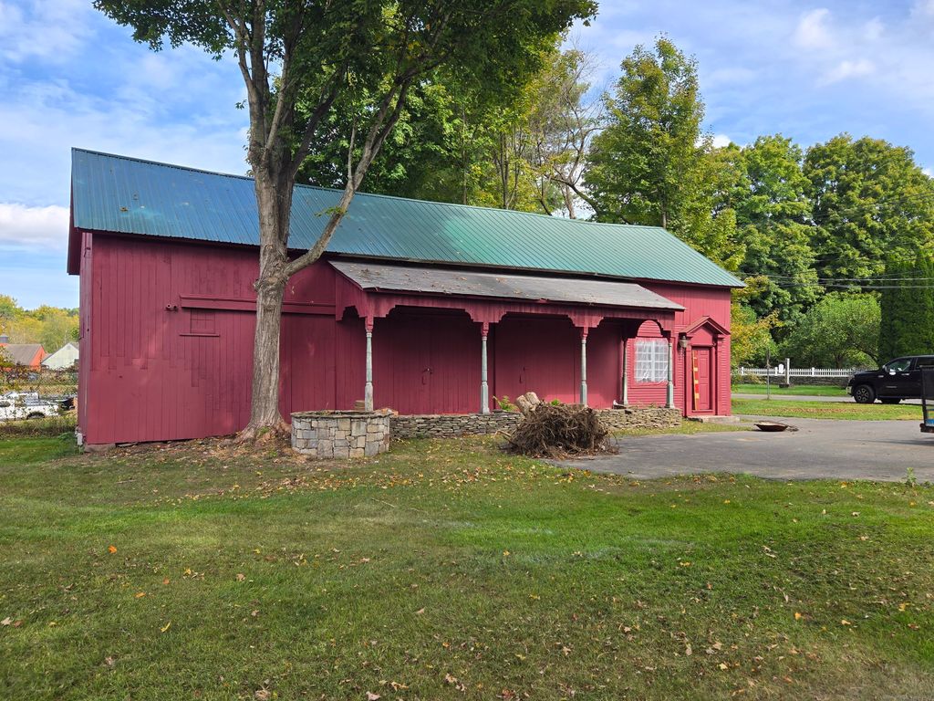 27 Middle Quarter Road, Woodbury, CT 06798