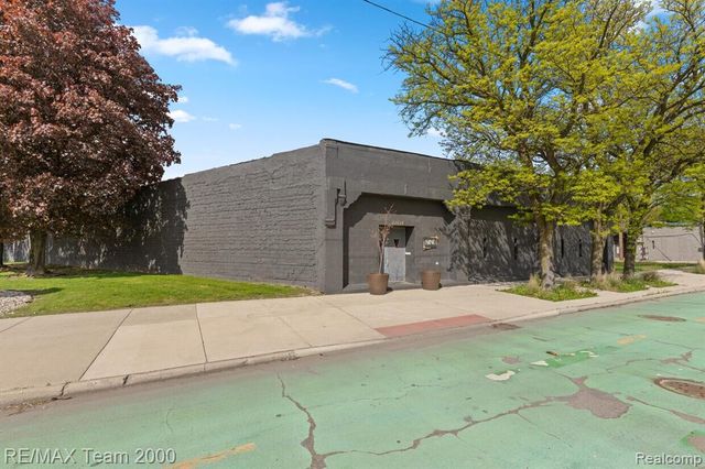 21616 Grand River Avenue, Detroit, MI 48219