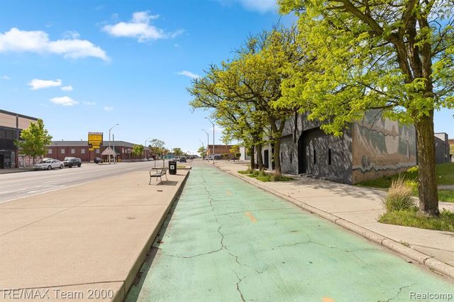 21616 Grand River Avenue, Detroit, MI 48219