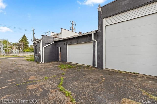 21616 Grand River Avenue, Detroit, MI 48219