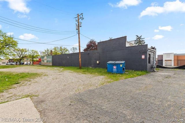 21616 Grand River Avenue, Detroit, MI 48219