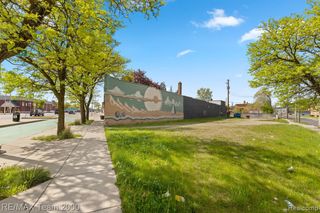 21616 Grand River Avenue, Detroit, MI 48219