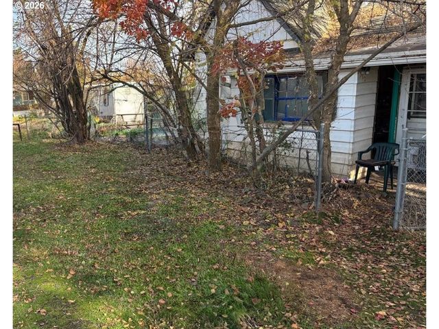 360 W COLLEGE St, Athena, OR 97813