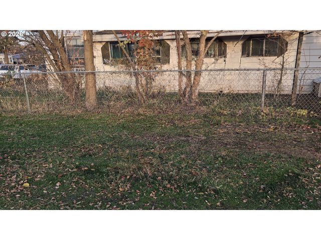 360 W COLLEGE St, Athena, OR 97813