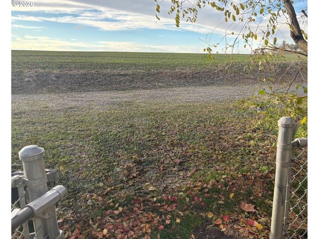 360 W COLLEGE St, Athena, OR 97813