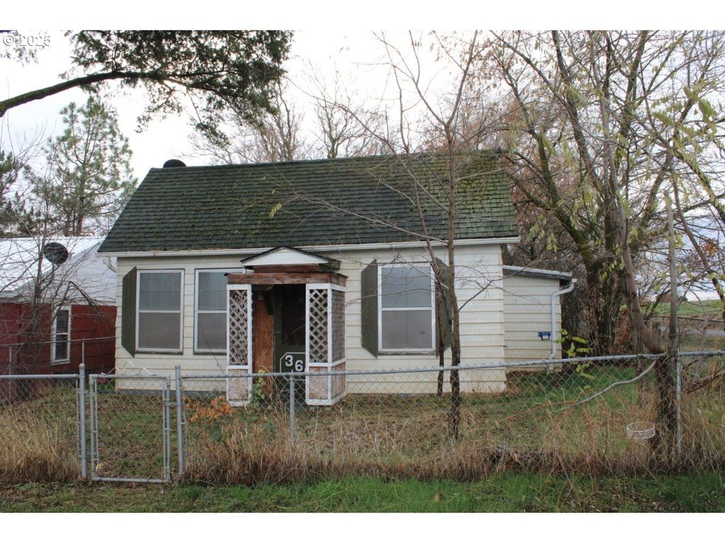 360 W COLLEGE St, Athena, OR 97813