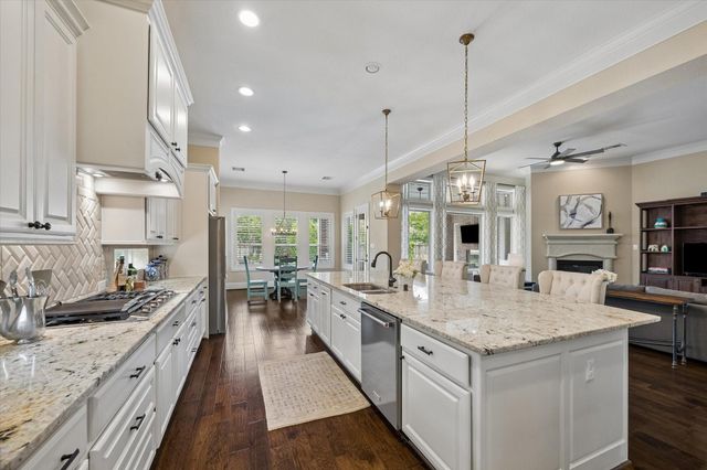 123 N Thatcher Bend Circle, The Woodlands, TX 77389