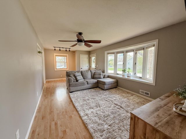 10821 Kumquat Street NW, Coon Rapids, MN 55448