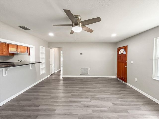 25 E CHARLOTTE AVENUE, Eustis, FL 32726