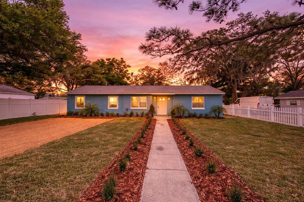 25 E CHARLOTTE AVENUE, Eustis, FL 32726