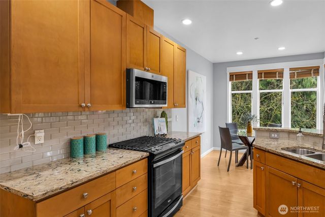 6441 SE Cougar Mountain Way, Bellevue, WA 98006