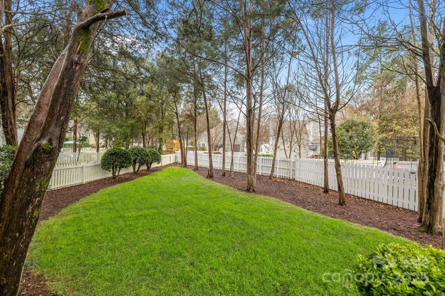 7722 Rathlin Court, Charlotte, NC 28270