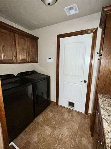 1325 NE Saddle Rock Dr, Elgin, OK 73538