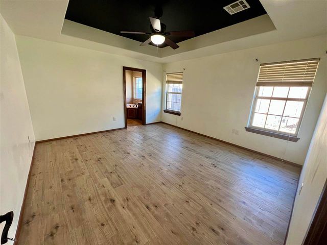 1325 NE Saddle Rock Dr, Elgin, OK 73538