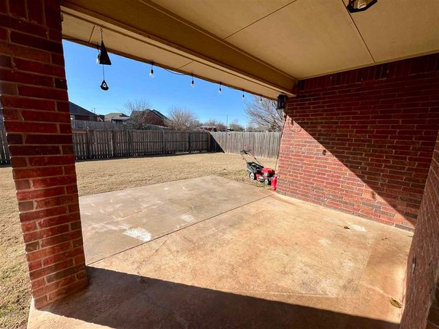 1325 NE Saddle Rock Dr, Elgin, OK 73538