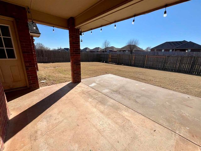 1325 NE Saddle Rock Dr, Elgin, OK 73538