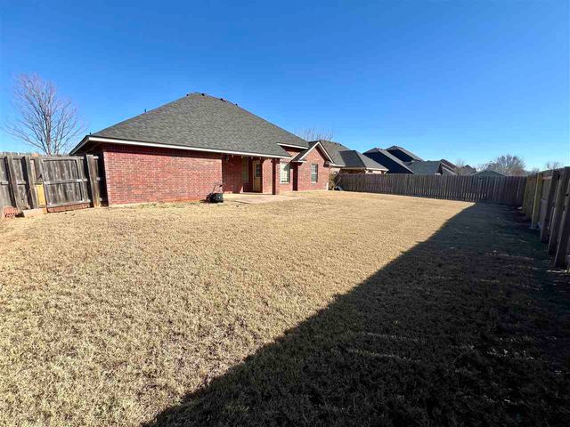 1325 NE Saddle Rock Dr, Elgin, OK 73538