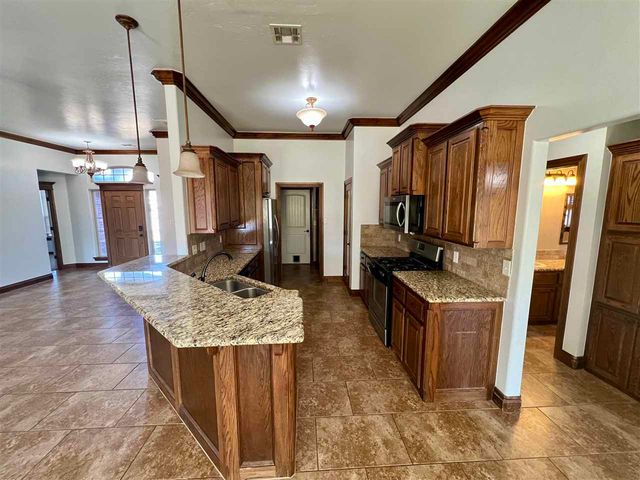 1325 NE Saddle Rock Dr, Elgin, OK 73538