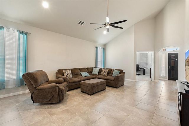 601 Flag LN, Leander, TX 78641