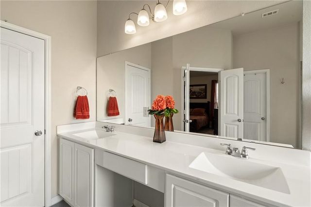 601 Flag LN, Leander, TX 78641