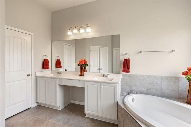 601 Flag LN, Leander, TX 78641