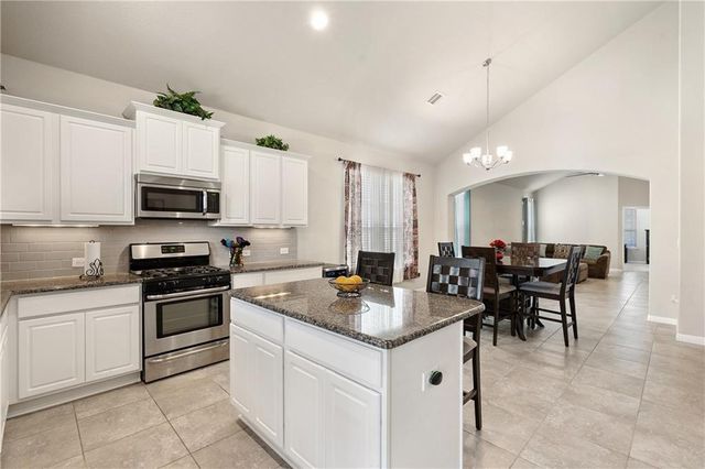 601 Flag LN, Leander, TX 78641