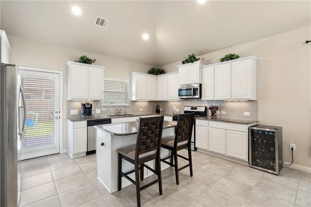 601 Flag LN, Leander, TX 78641