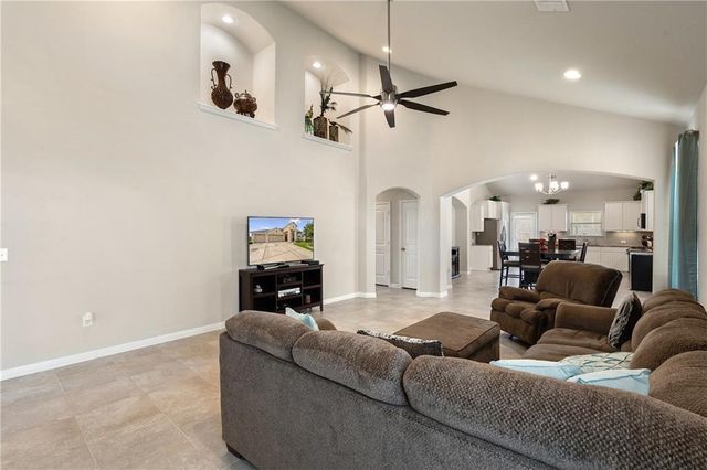 601 Flag LN, Leander, TX 78641