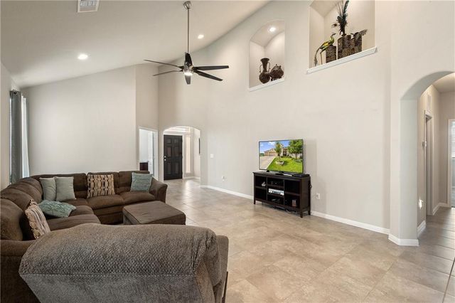 601 Flag LN, Leander, TX 78641