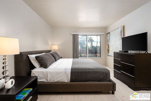 1411 N Sunrise Way 16, Palm Springs, CA 92262