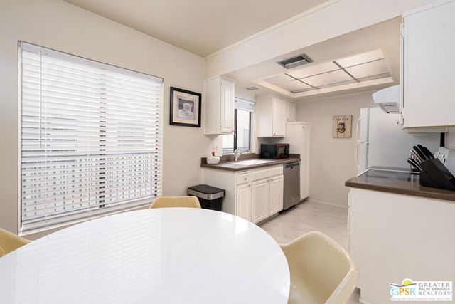 1411 N Sunrise Way 16, Palm Springs, CA 92262