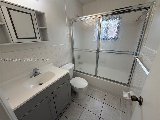 7792 W 29th Way 202, Hialeah, FL 33018