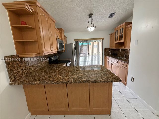 7792 W 29th Way 202, Hialeah, FL 33018