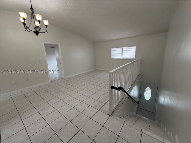 7792 W 29th Way 202, Hialeah, FL 33018