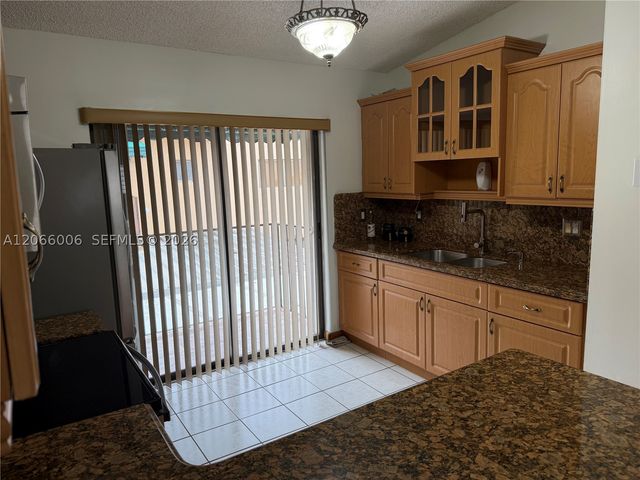 7792 W 29th Way 202, Hialeah, FL 33018