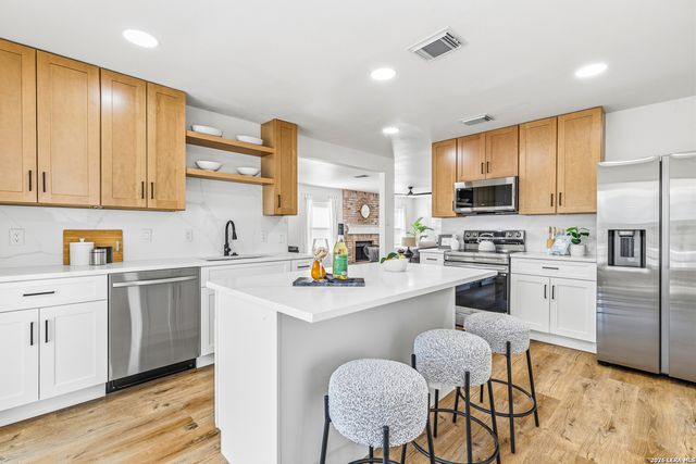 9618 Orchid Mdws, San Antonio, TX 78250