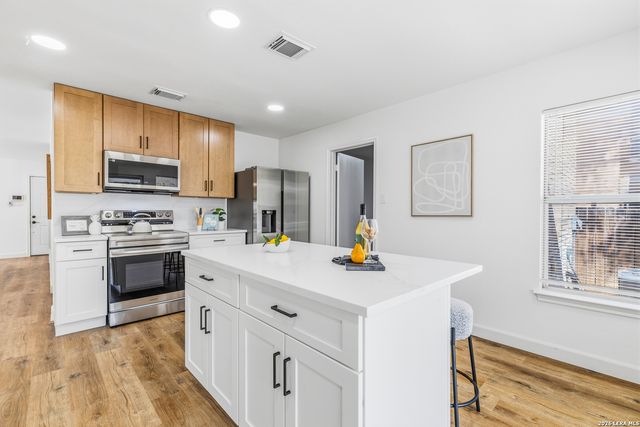 9618 Orchid Mdws, San Antonio, TX 78250