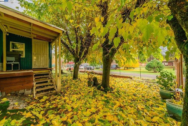 51 Steelhead Circle, Lewiston, CA 96052