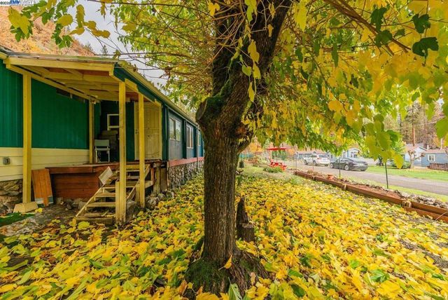 51 Steelhead Circle, Lewiston, CA 96052