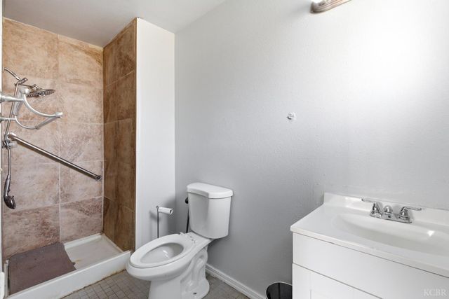 1229 S Anacapa Avenue, Hanford, CA 93230